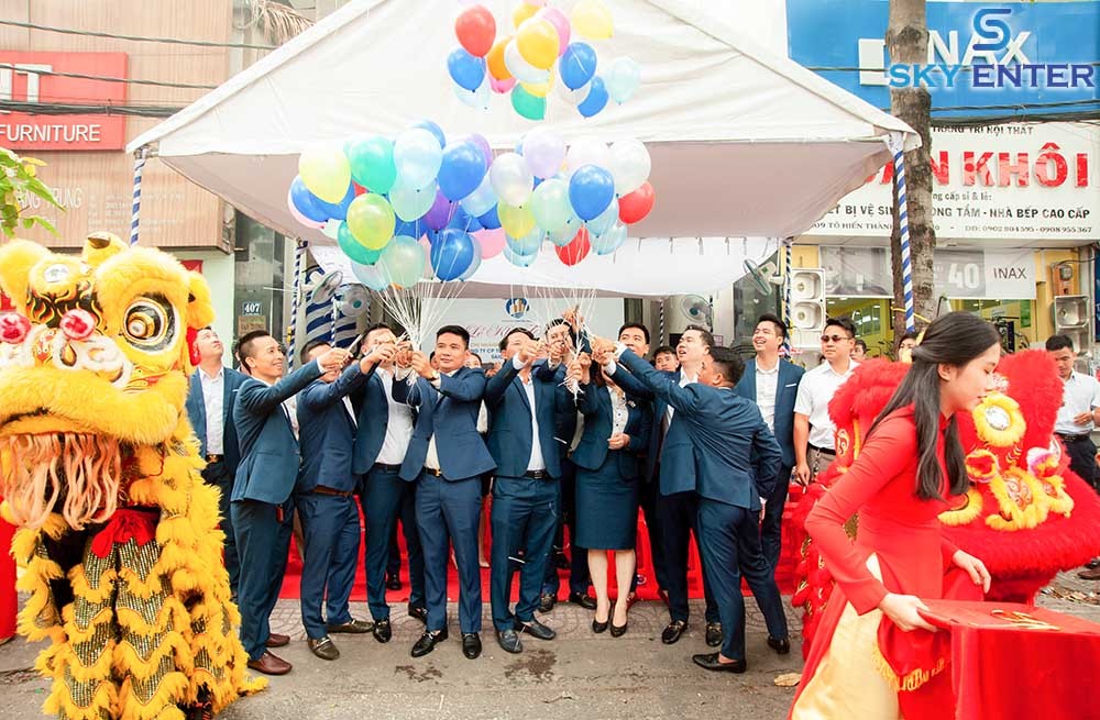 to-chc-su-kien-khai-truong-tron-goi